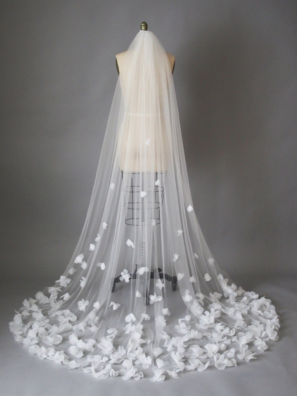 NEW Elegant White Floral Applique Bridal Veil - Long Chapel Style